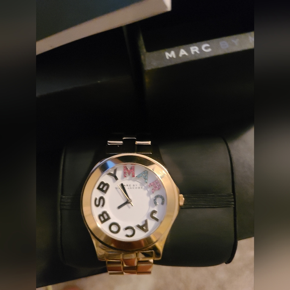Womens Pre-owned gold Marc by Marc Jacobs watch ***NEEDS Motor***